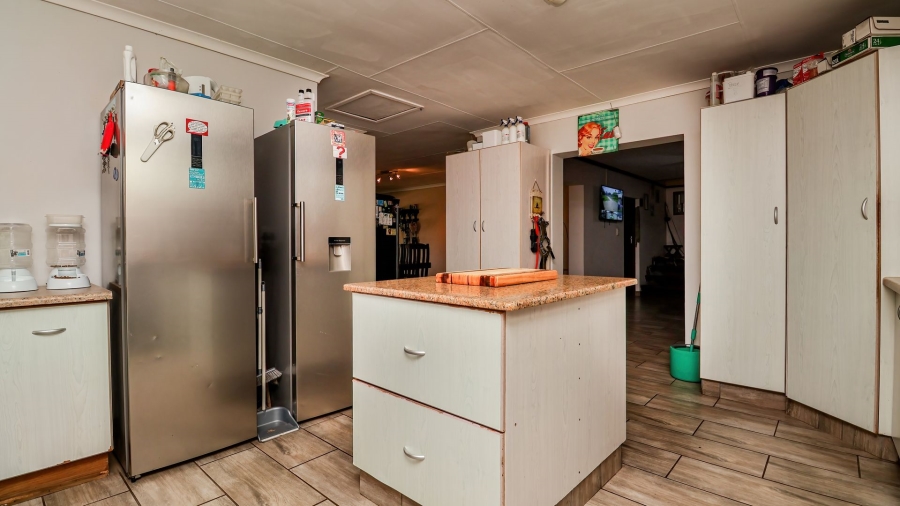 5 Bedroom Property for Sale in Aalwyndal Western Cape